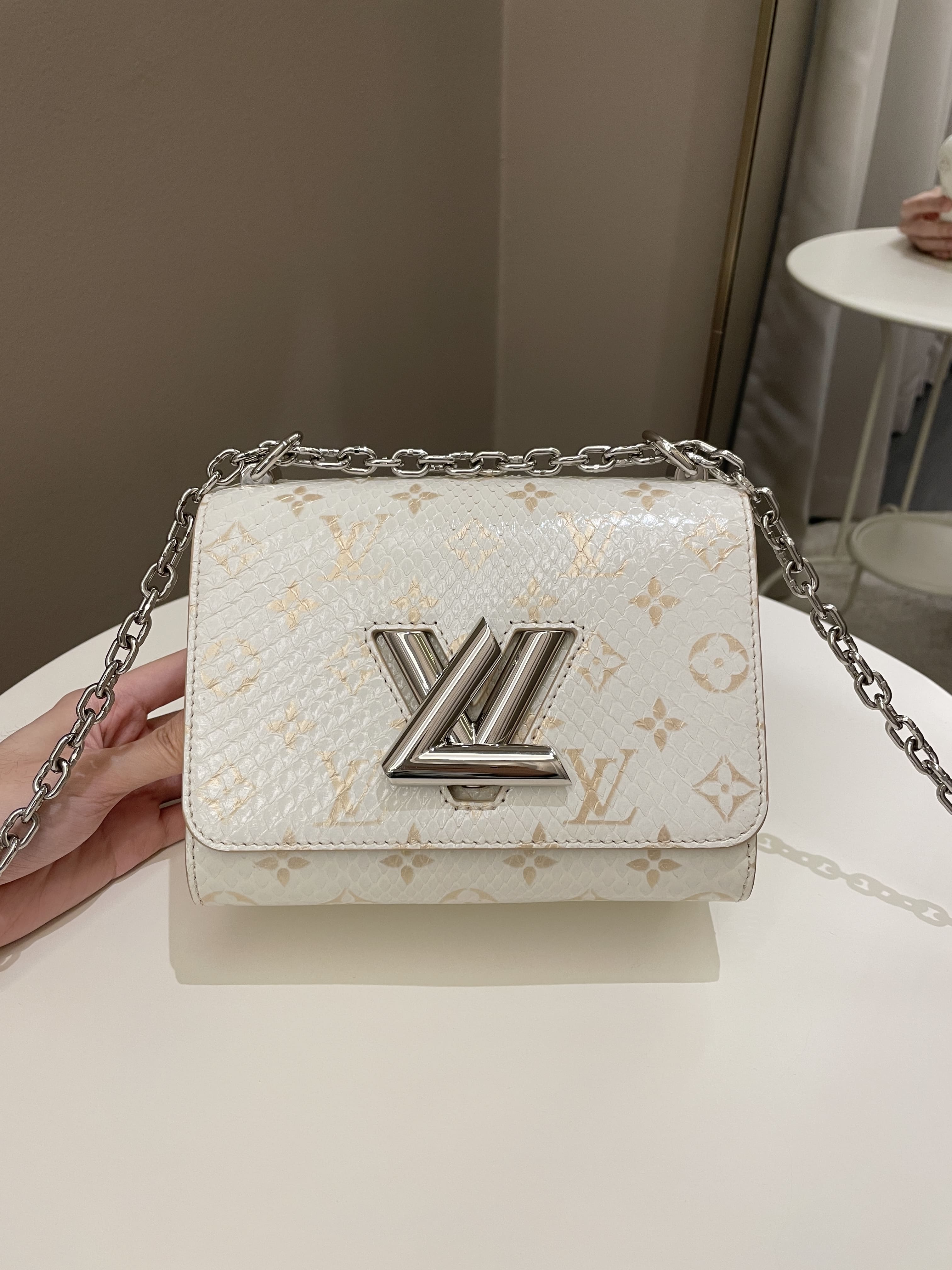 LV TWIST BAG, REVIEW WITH PROS & CONS