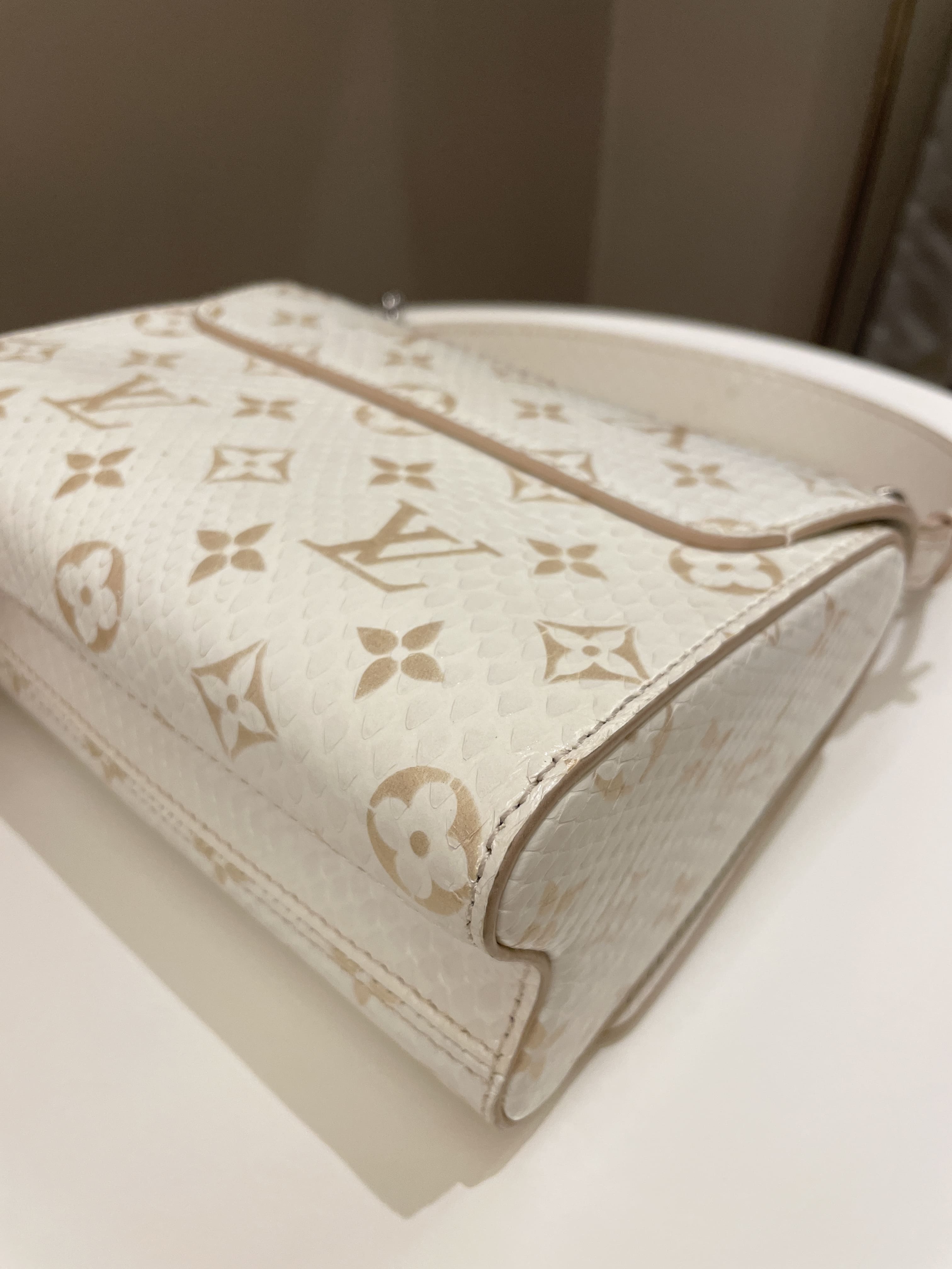 Louis Vuitton Twist Bag Creme / Beige Python – ＬＯＶＥＬＯＴＳＬＵＸＵＲＹ
