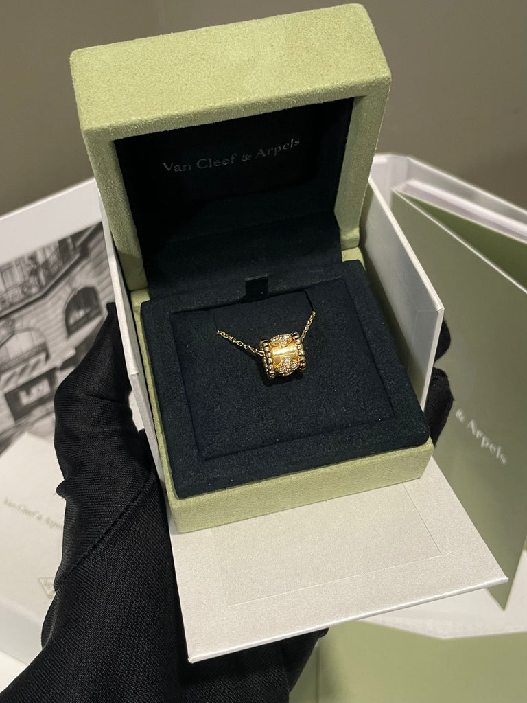 Van Cleef Perlée Clover Pendant Necklace 18K Yellow Gold