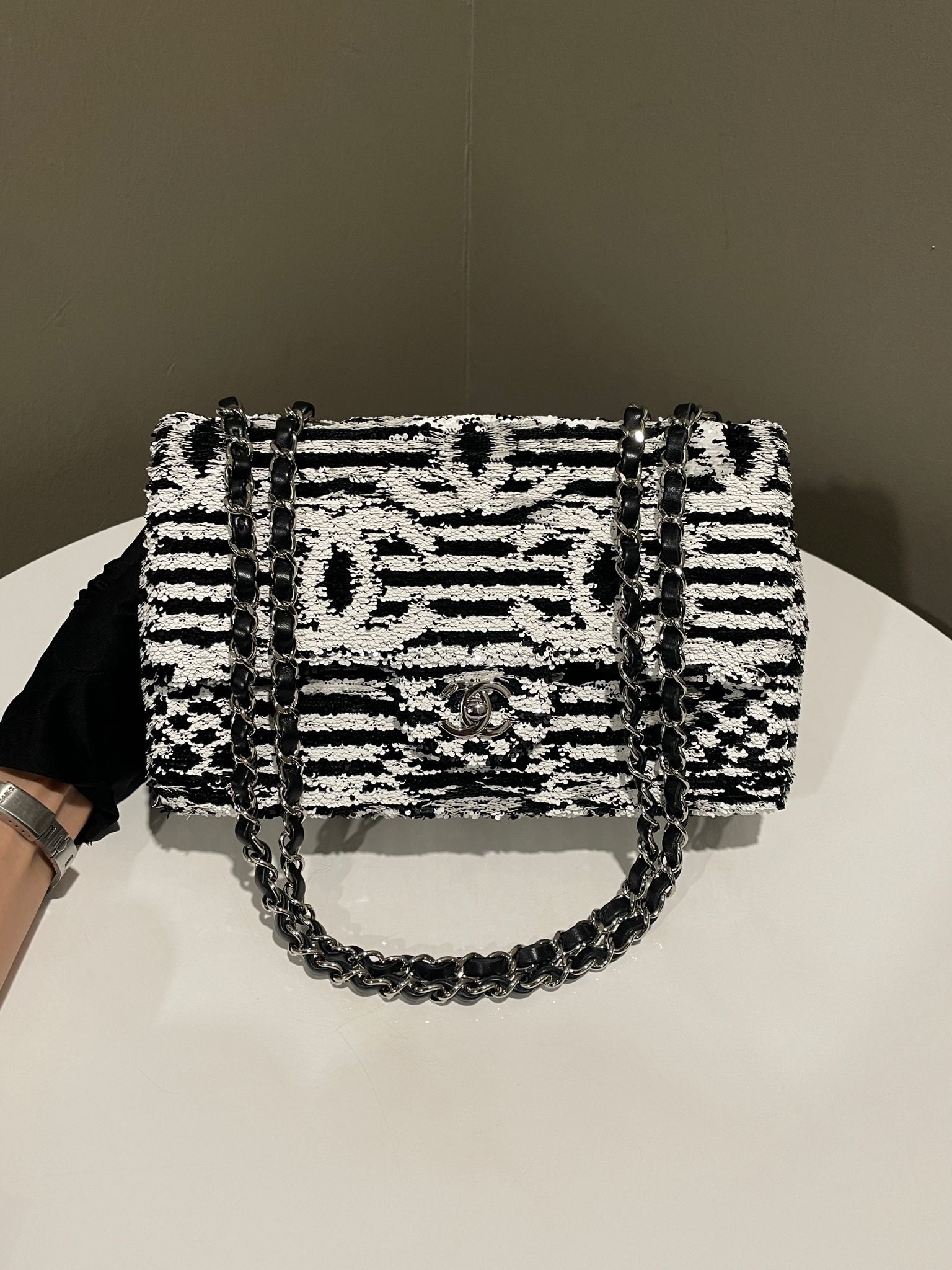 CHANEL白黒リボン2ロール200m CHANEL CC Logos Rhinestone Bag Charm Bracelet 7.3