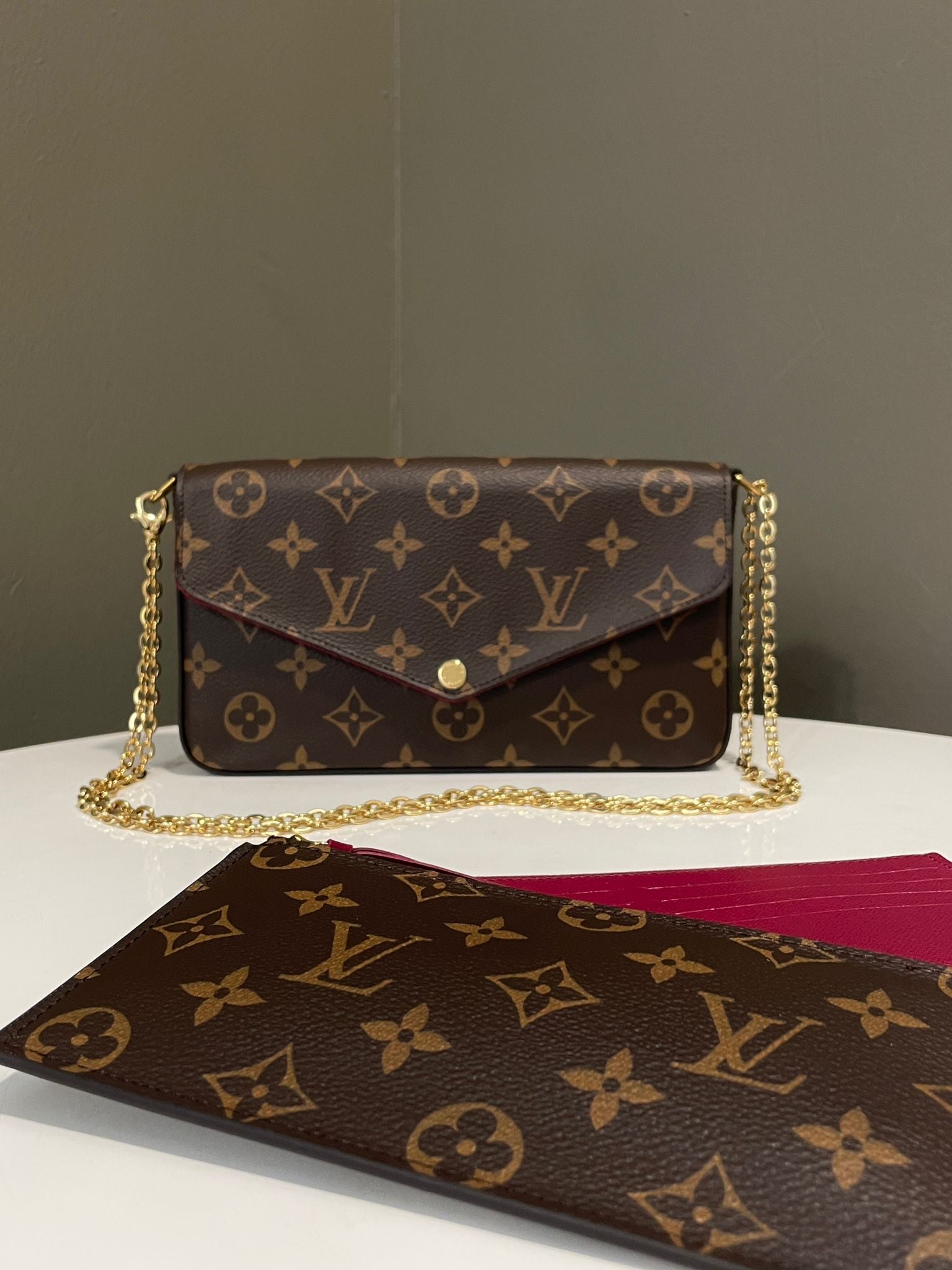 アリーデベルチLouis Vuitton ゴールド ネクタイ 箱付き アリーデベルチ様専用Louis Vuitton ゴールド ネクタイ 箱付き