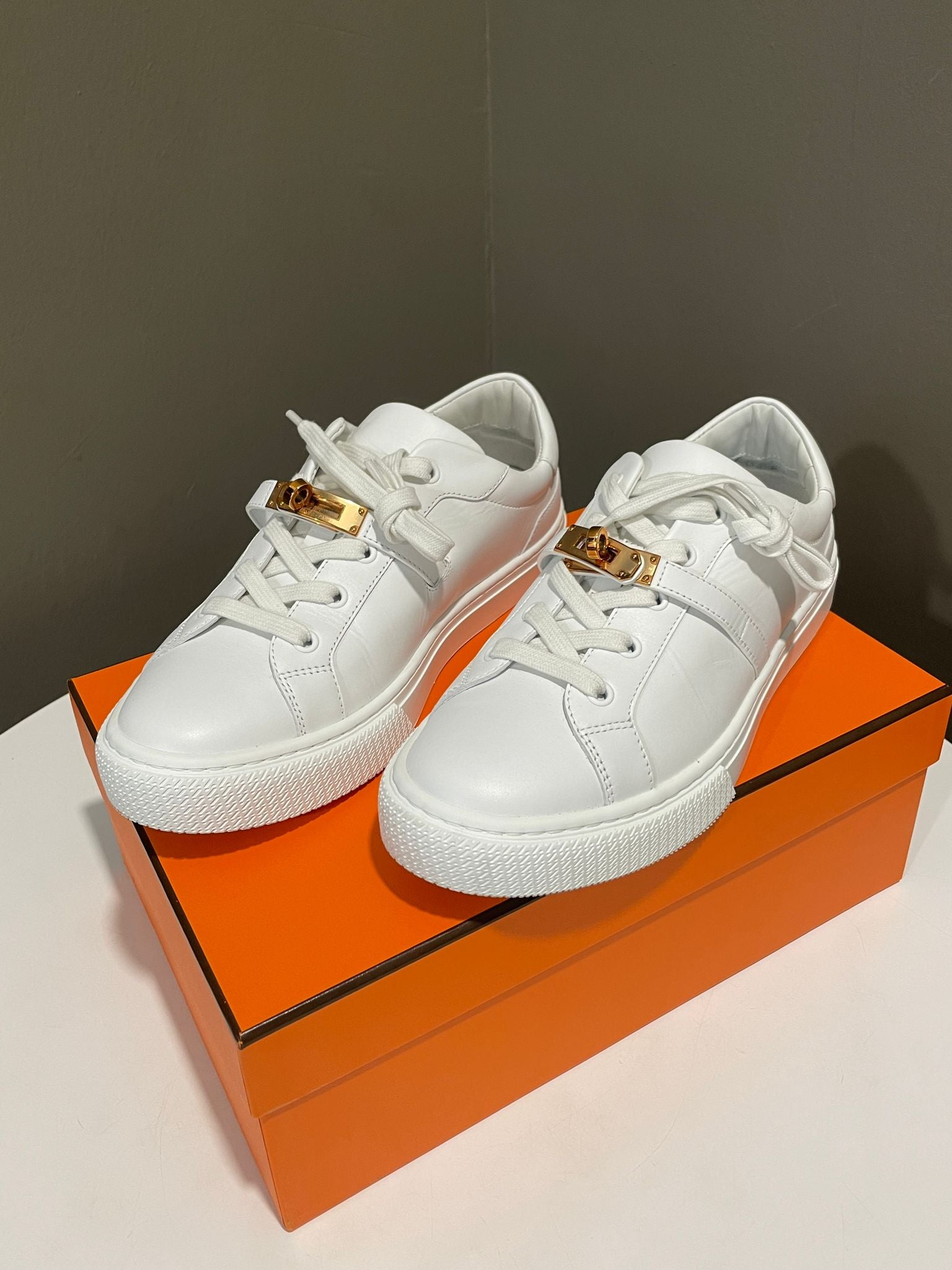 Hermes Day Sneakers Blanc RGHW Size 39.5 – LOVELOTSLUXURY