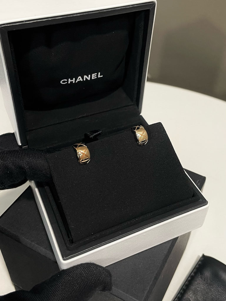 Chanel Coco Crush Quilted Motif Earrings 18K Beige Gold