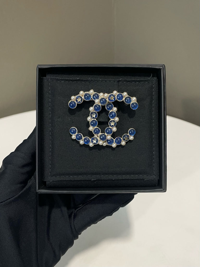 Chanel 19C CC Gripoix Pearl Star Brooch Blue Resin / Ivory Glassic Pearl