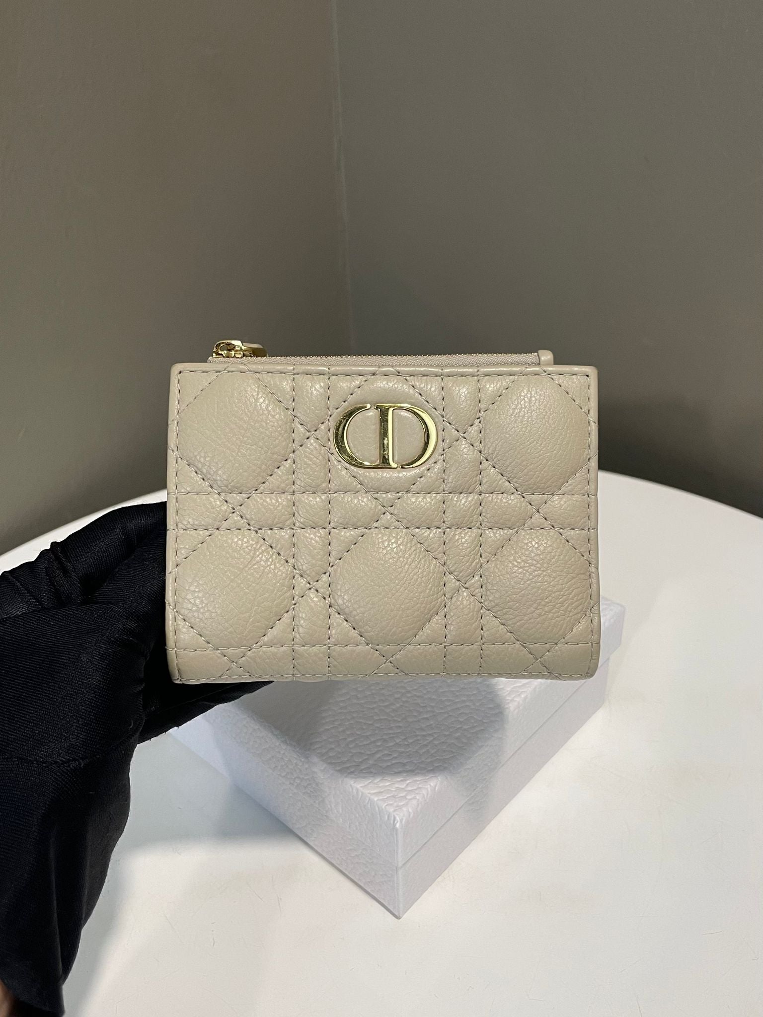 大人可愛い♡【 Dior 】Caro Dahlia Wallet 日本未入荷品♪ Dior Caro Dahlia Wallet Cloud Blue Supple Cannage Calfskin