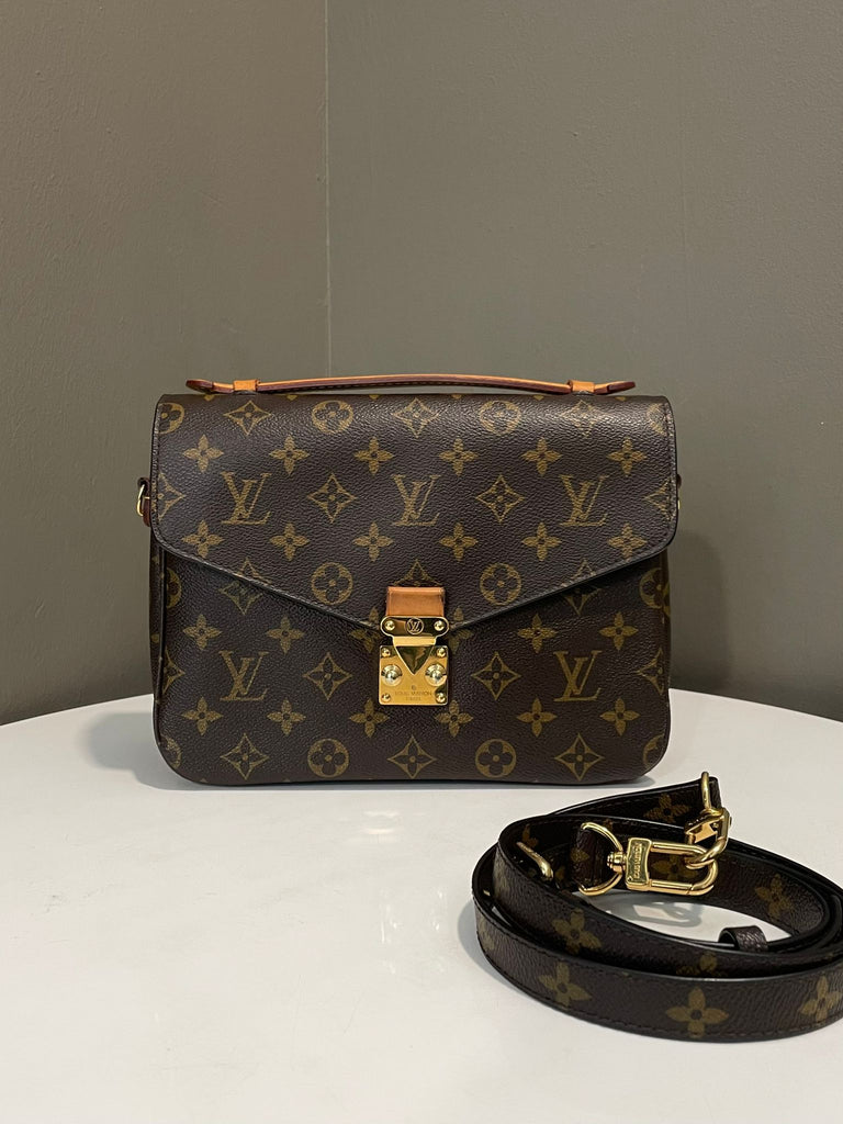 Louis Vuitton Pochette Metis  Monogram