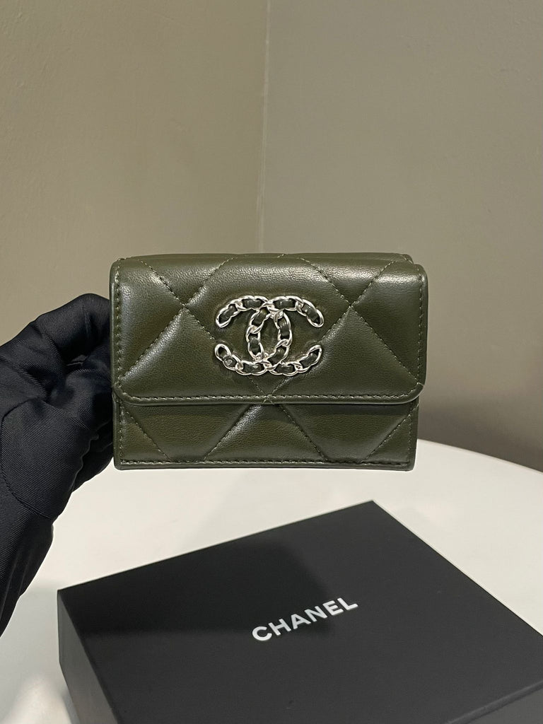 Chanel 19 Compact Fold Flap Wallet Khaki Lambskin