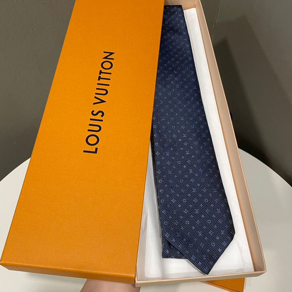 Louis Vuitton The Monogram Classic Tie
Marine
100% Silk