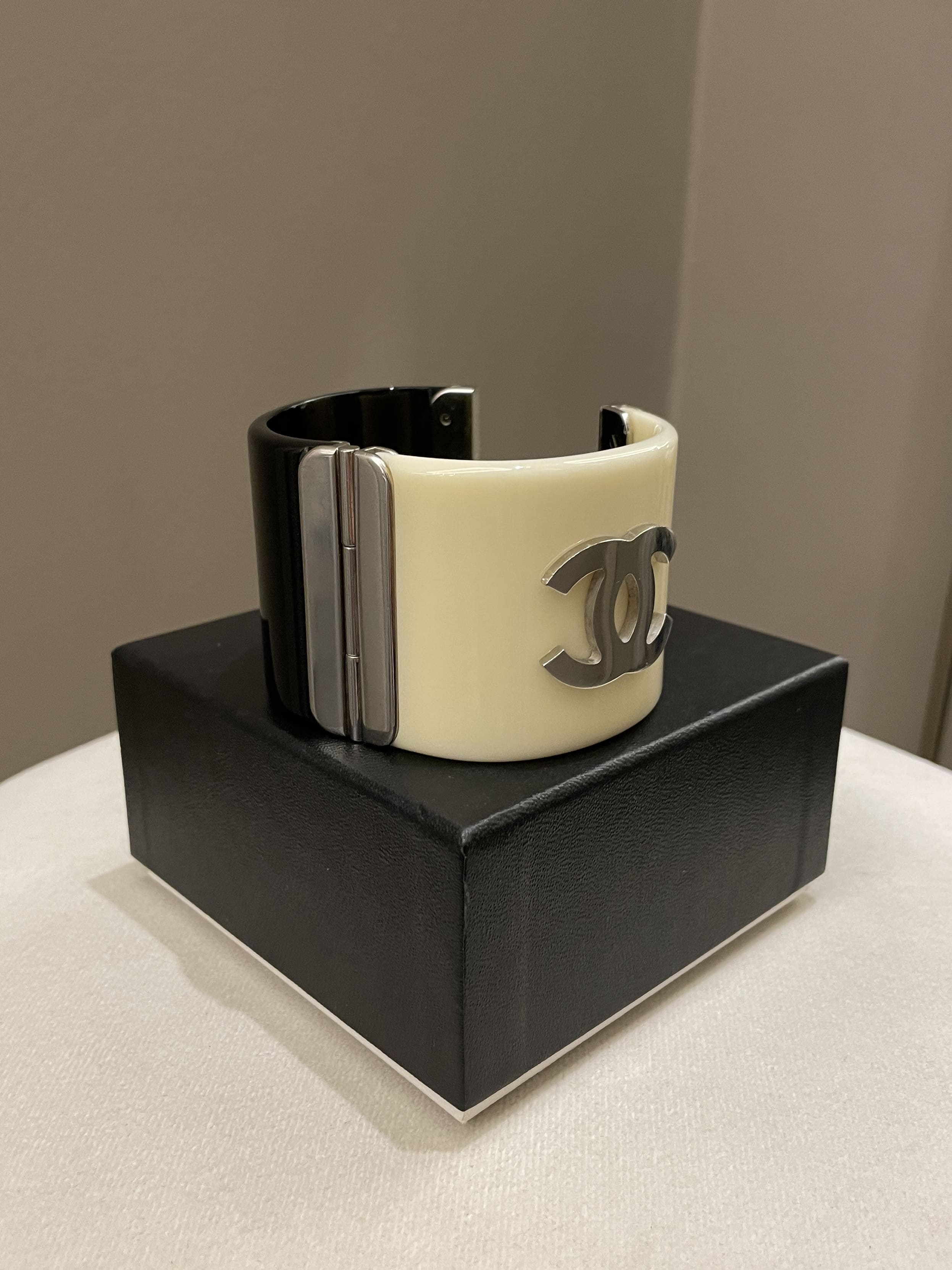 Chanel 7A Cc Cuff Bracelet Black Ivory