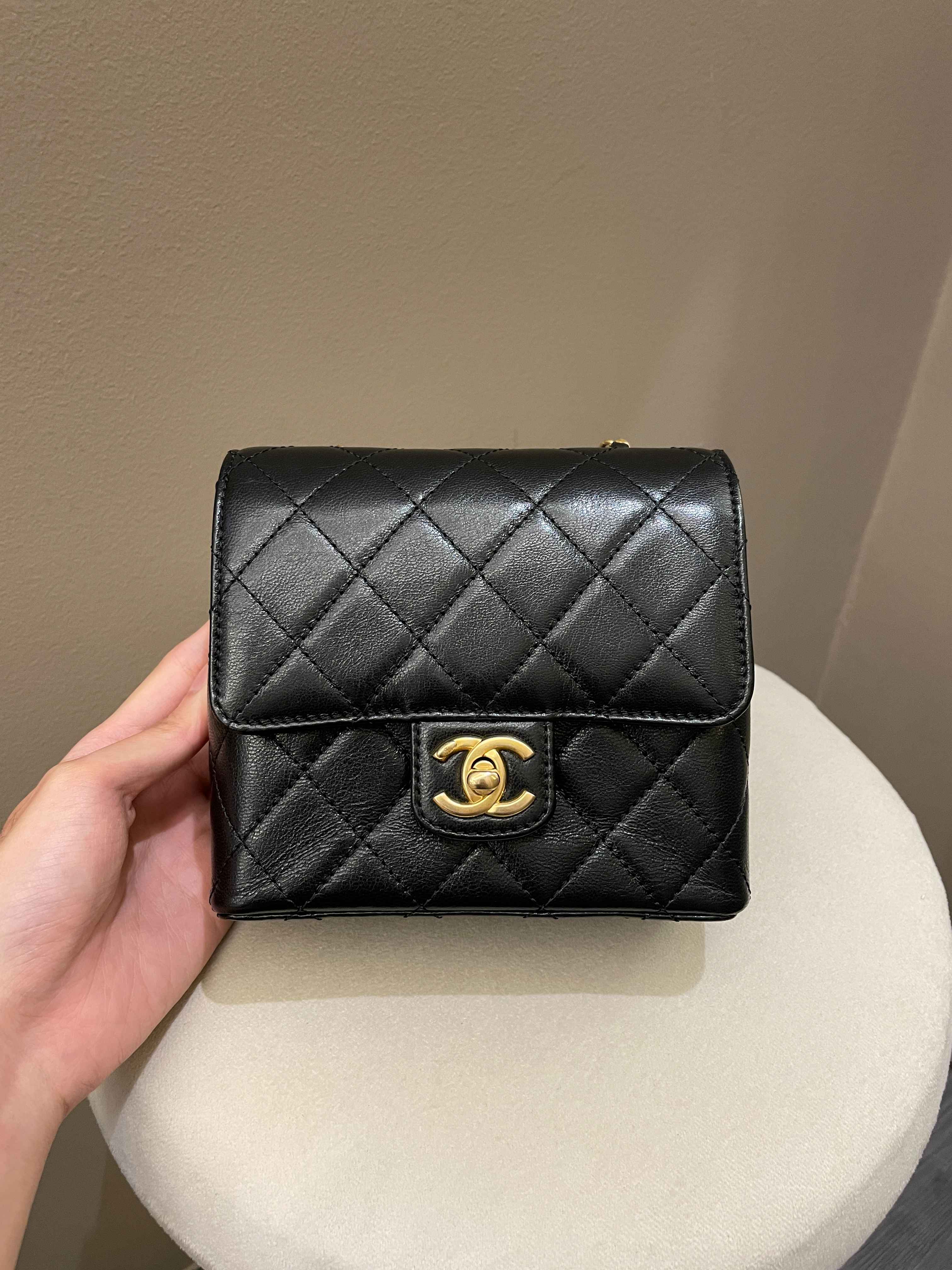 Chanel 22K Mini Square Flap Bag Black – ＬＯＶＥＬＯＴＳＬＵＸＵＲＹ