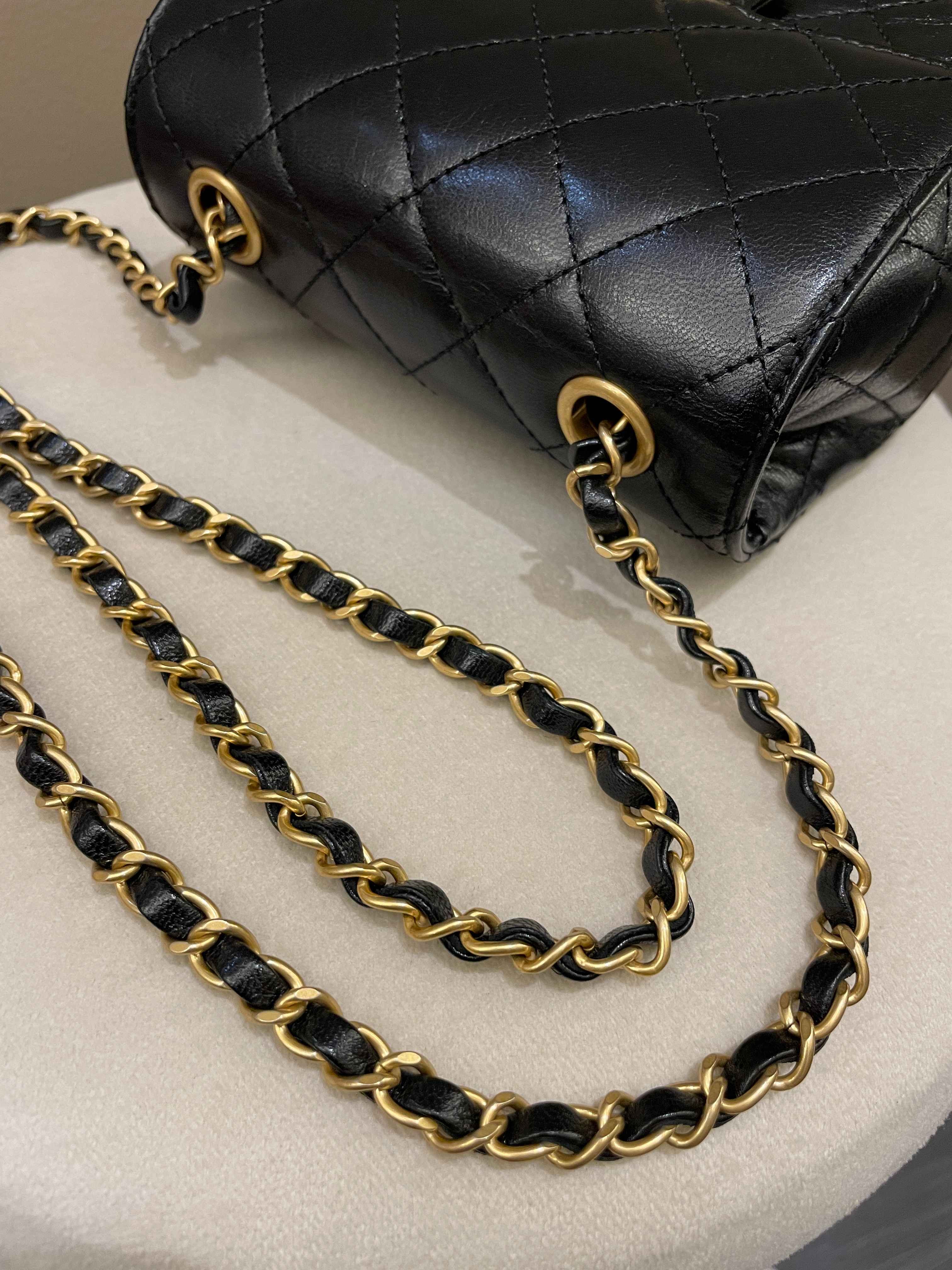 Chanel 22K Mini Square Flap Bag Black – ＬＯＶＥＬＯＴＳＬＵＸＵＲＹ