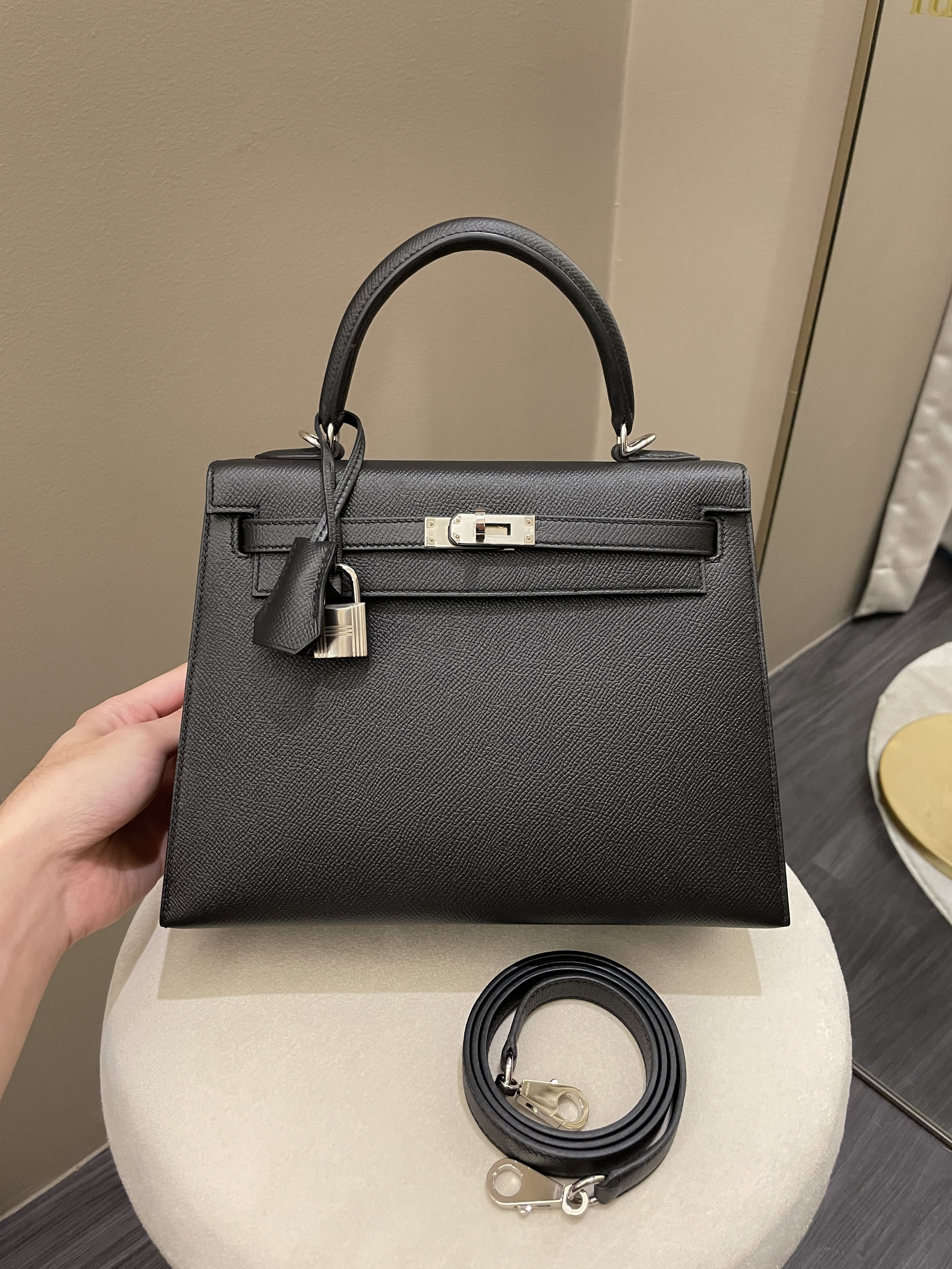 Hermès Black Epsom Sellier Kelly 25 Gold Hardware, 2018 Available