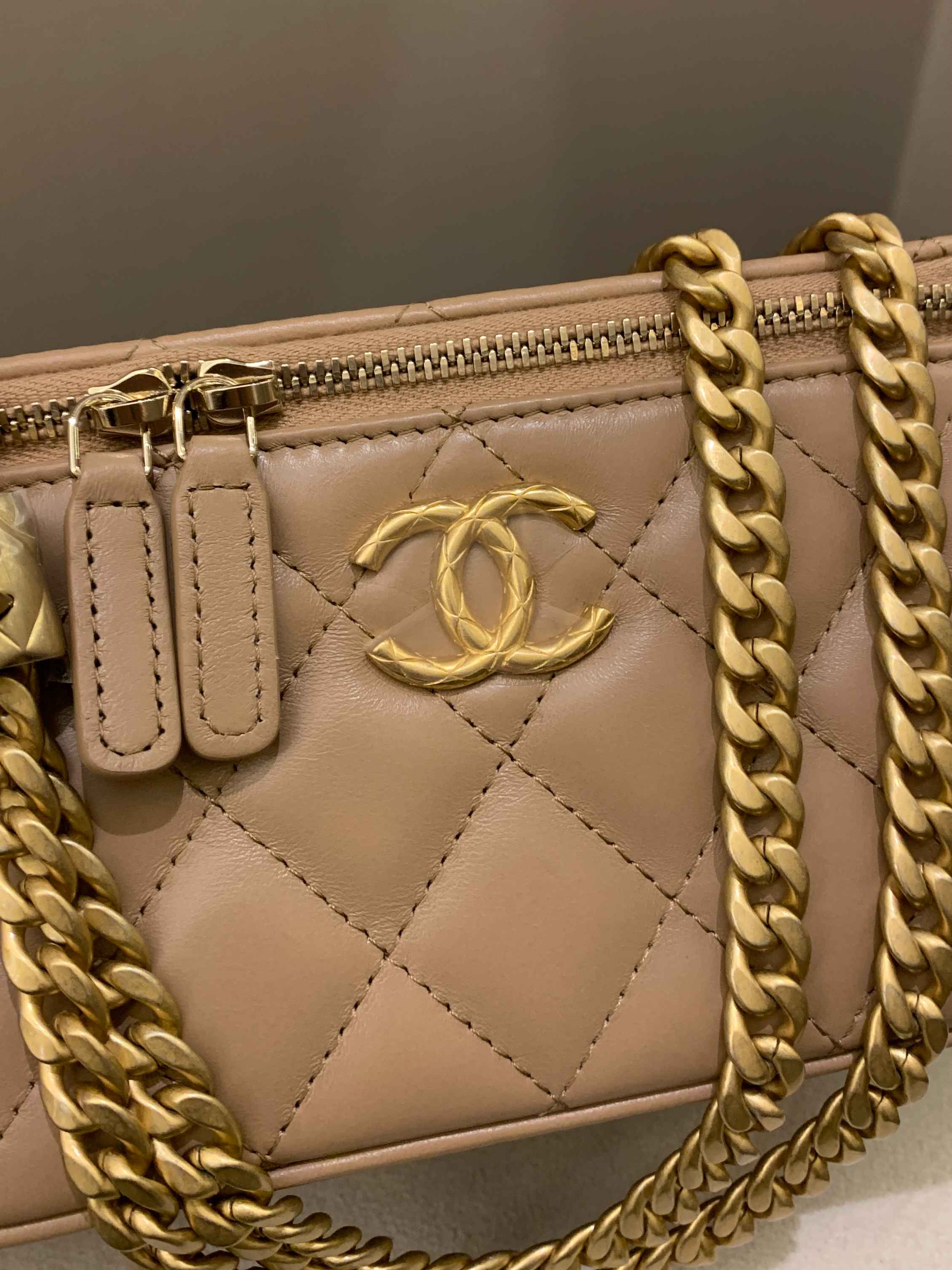 Chanel Bags 21K Vanity Case Bags 2 2 for Sale in Bonita Springs, FL -  OfferUp