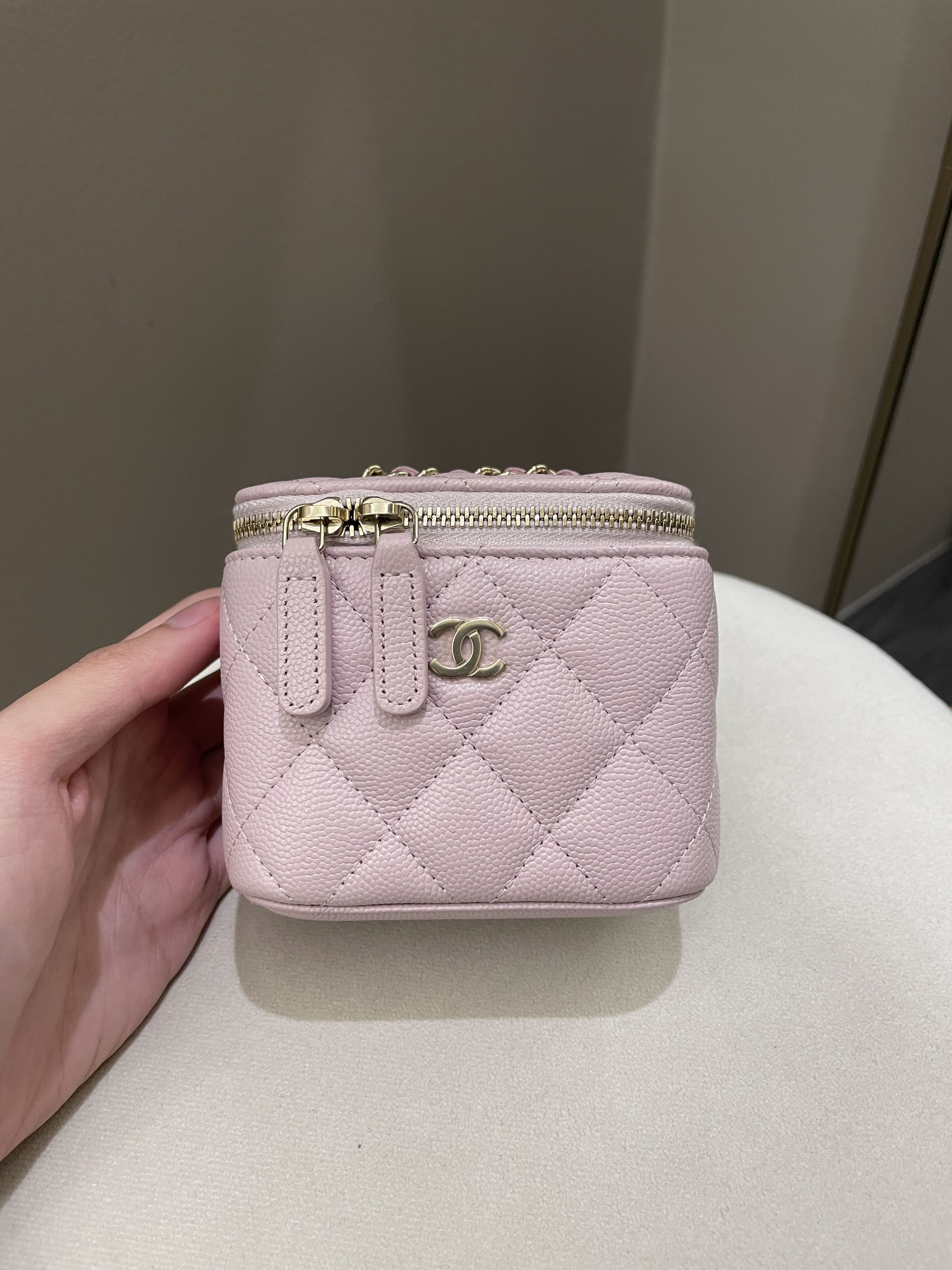 Chanel 21S Quilted Mini Vanity Cube Rose Clair Lilac Caviar – ＬＯＶＥＬＯＴＳＬＵＸＵＲＹ