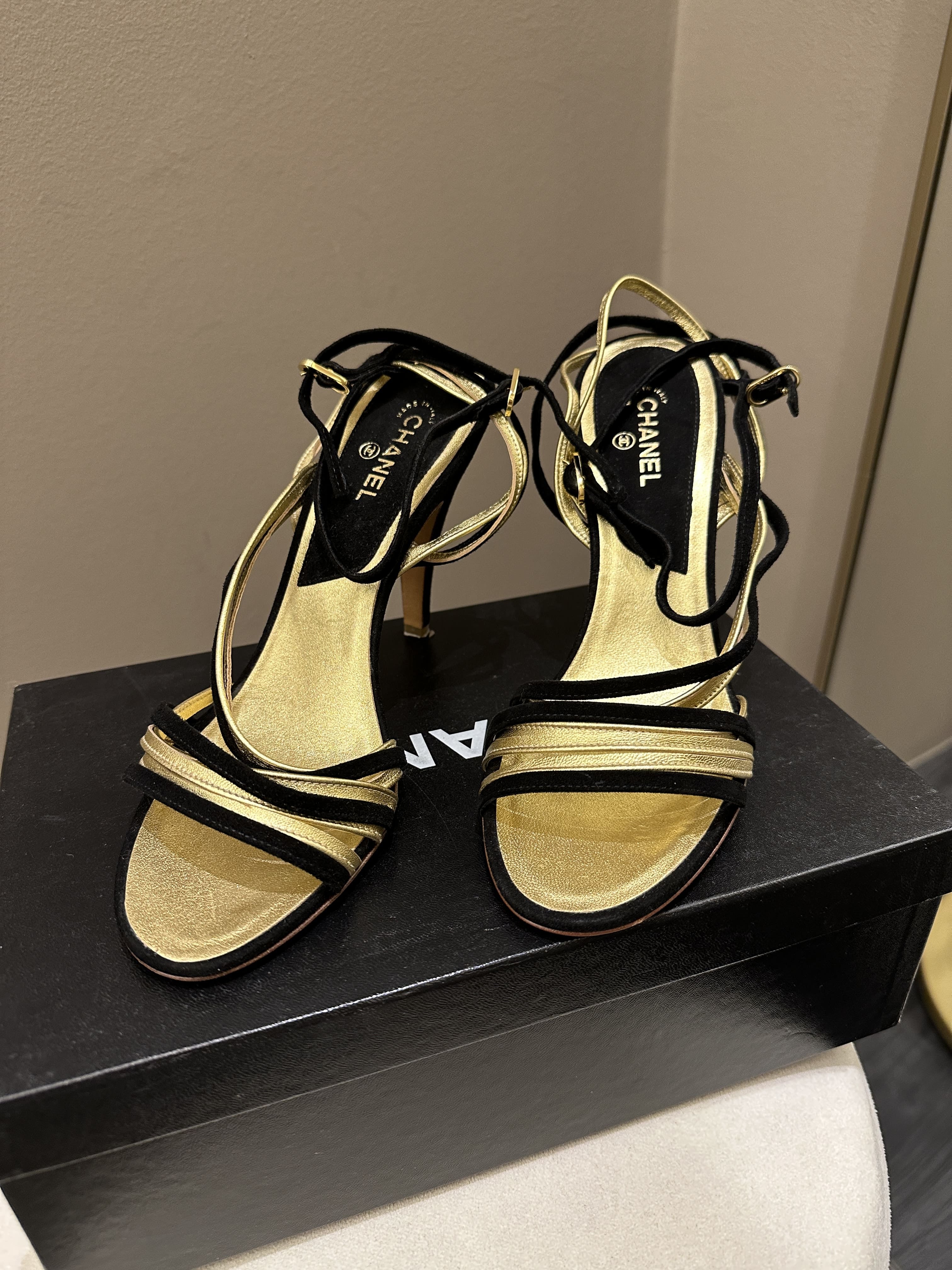 Chanel Strappy Heels Black Velvet/ Gold Metallic Size 38 – ＬＯＶＥＬＯＴＳＬＵＸＵＲＹ