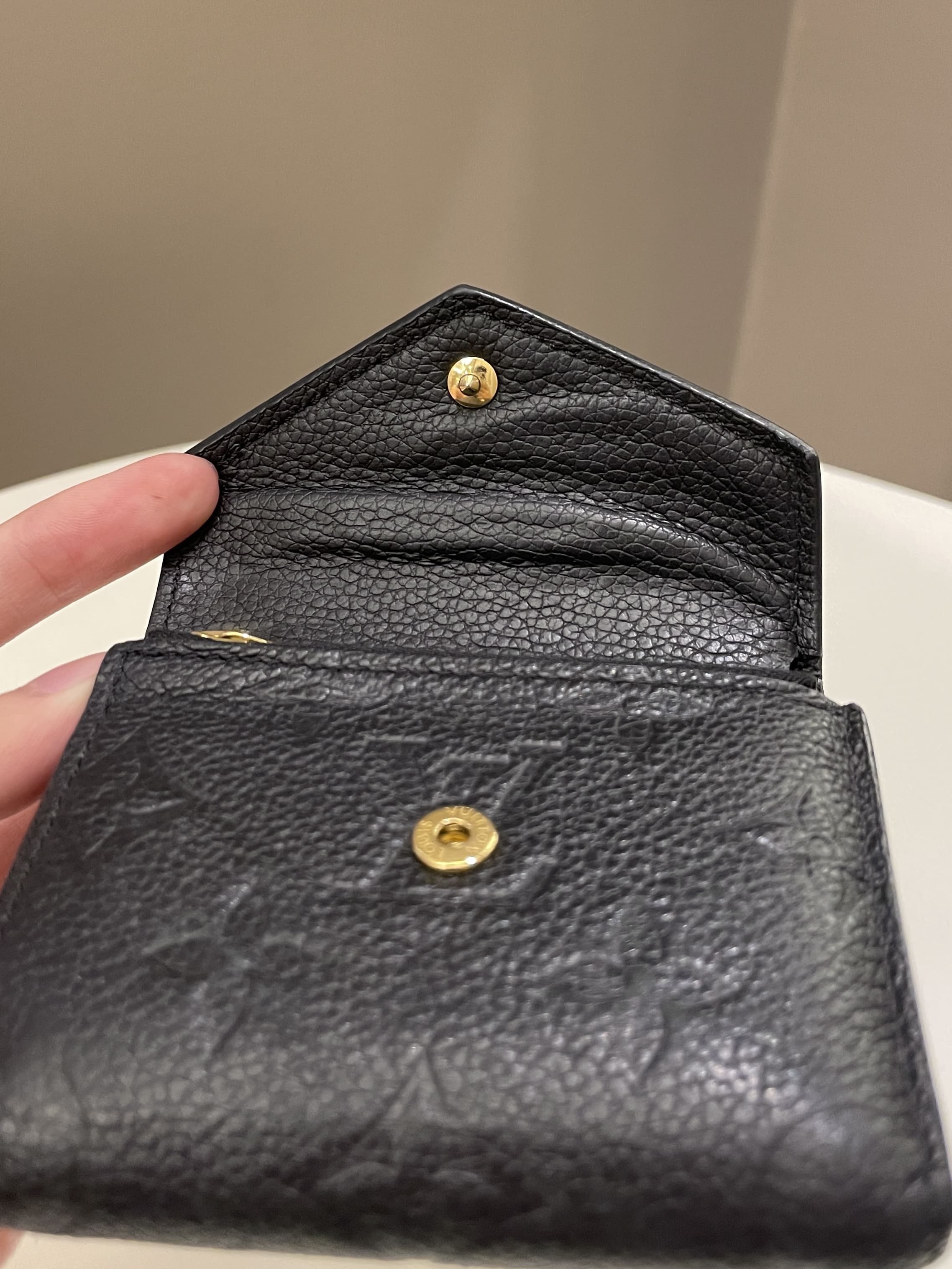 SOLD❌❌Zoe Wallet Empreinte Noir: Available in New Condition