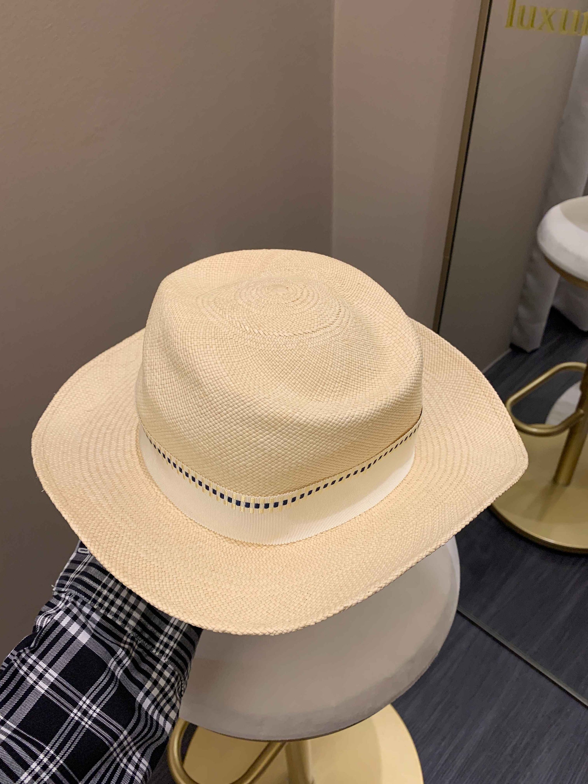 HERMESイゾラIsola hat 新品未使用品サイズ57 HERMESイゾラIsola hat 新品未使用品サイズ57