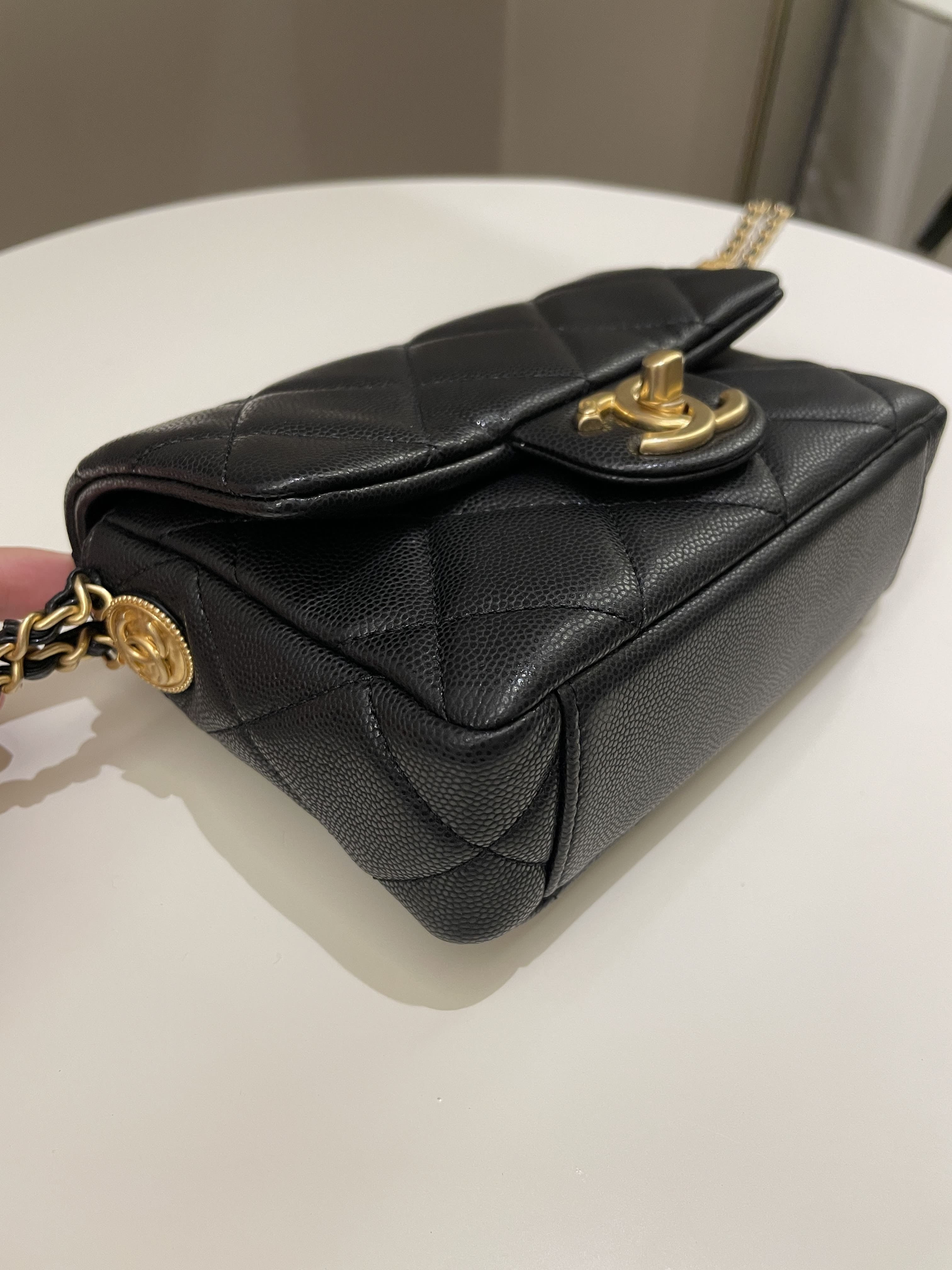 Chanel 22A Twist Your Button Mini Flap Bag Black Caviar – ＬＯＶＥＬＯＴＳＬＵＸＵＲＹ