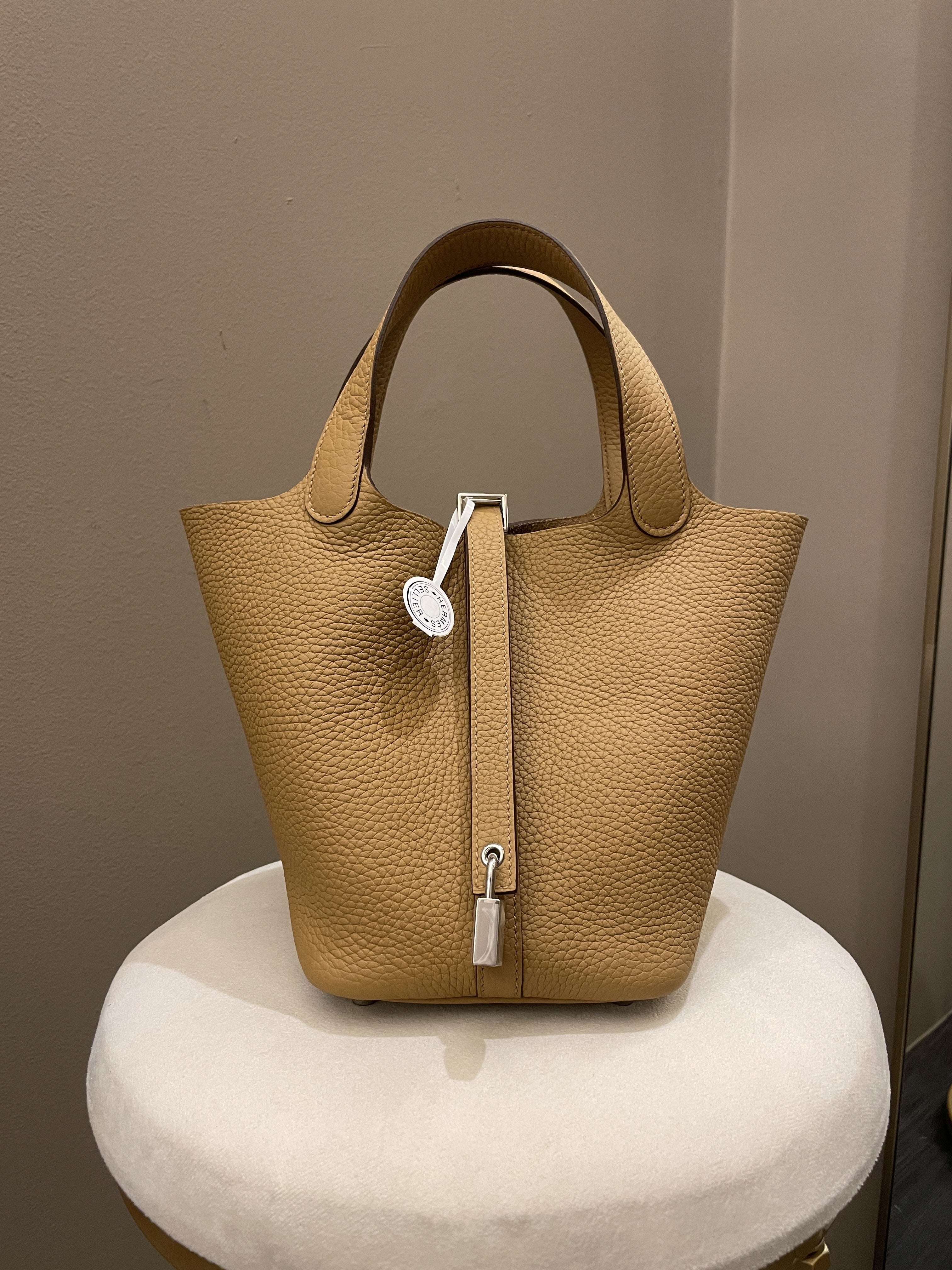 I love going out with this Hermes Picotin Lock 18 Bag : r/handbags