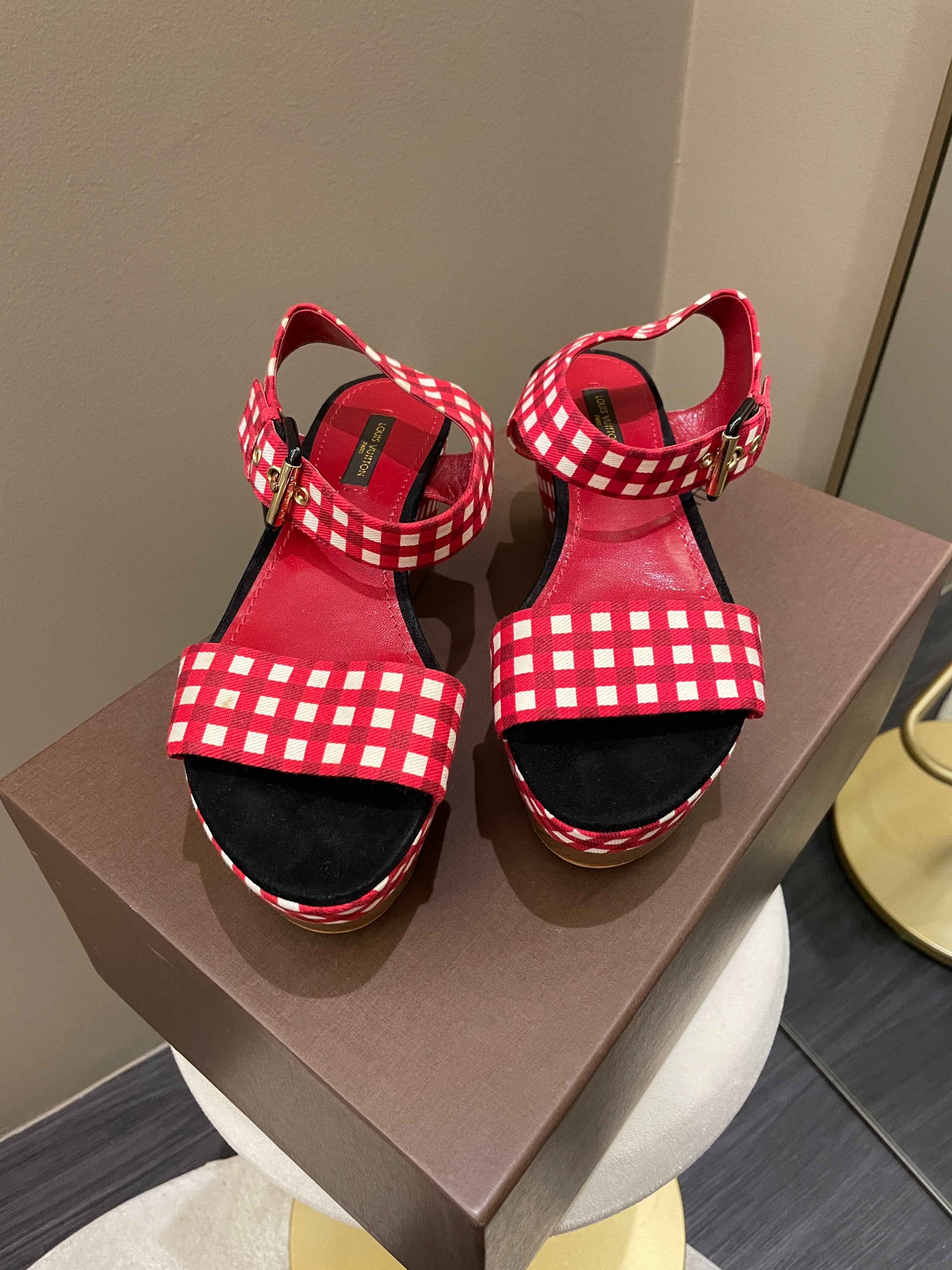 Louis Vuitton Wedge Sandals Red / White Size 37 – ＬＯＶＥＬＯＴＳＬＵＸＵＲＹ