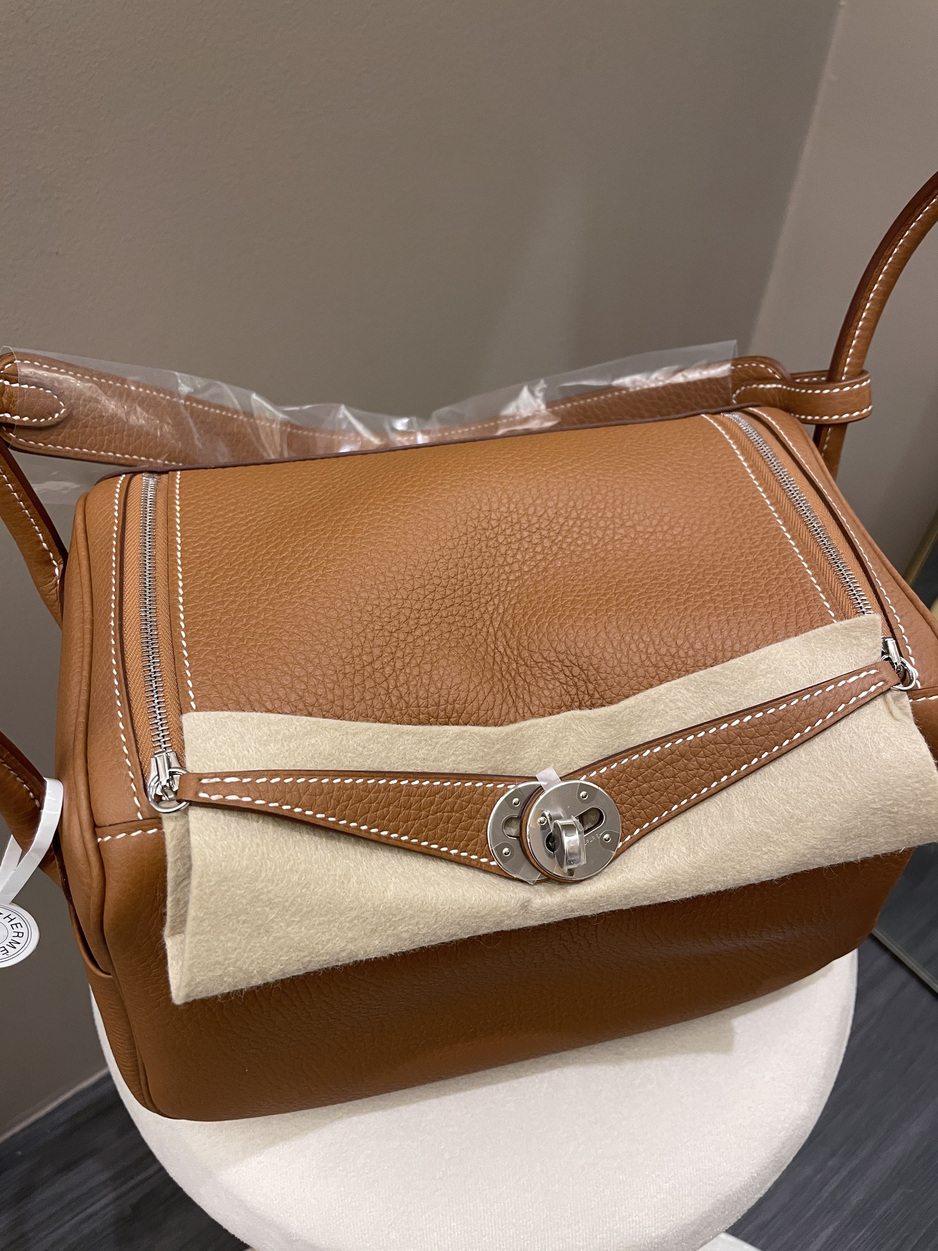 Hermes Lindy 26 Clemence Gold GHW Stamp Z With An Extra Twilly